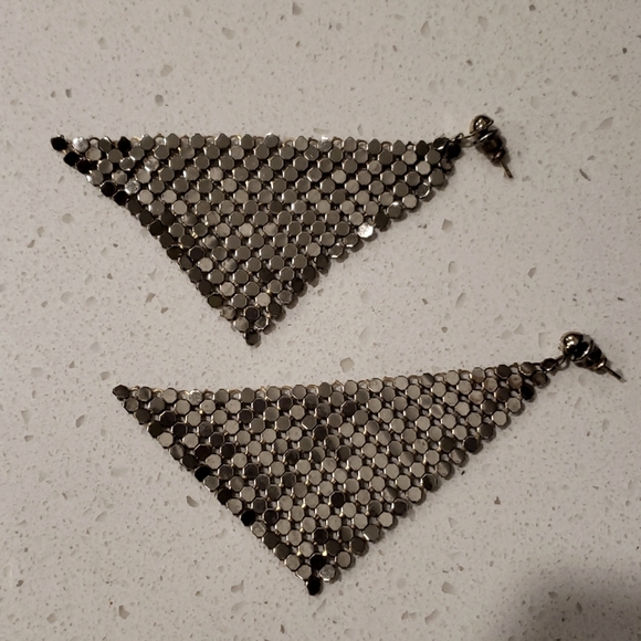 VINTAGE SILVER TONE MESH DANGLING EARRINGS - Picture 3 of 3